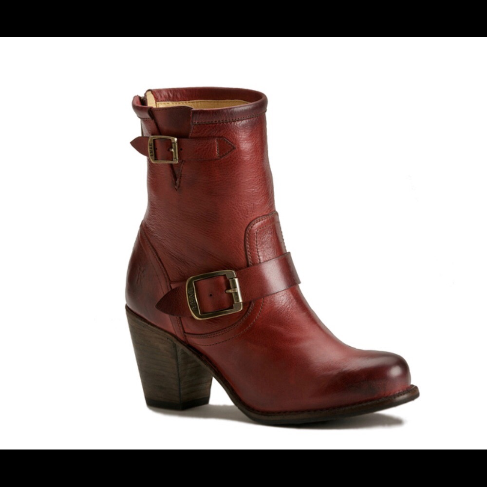 FRYE KARLA ENGINEER SHORT IN DARK BROWN 8.5